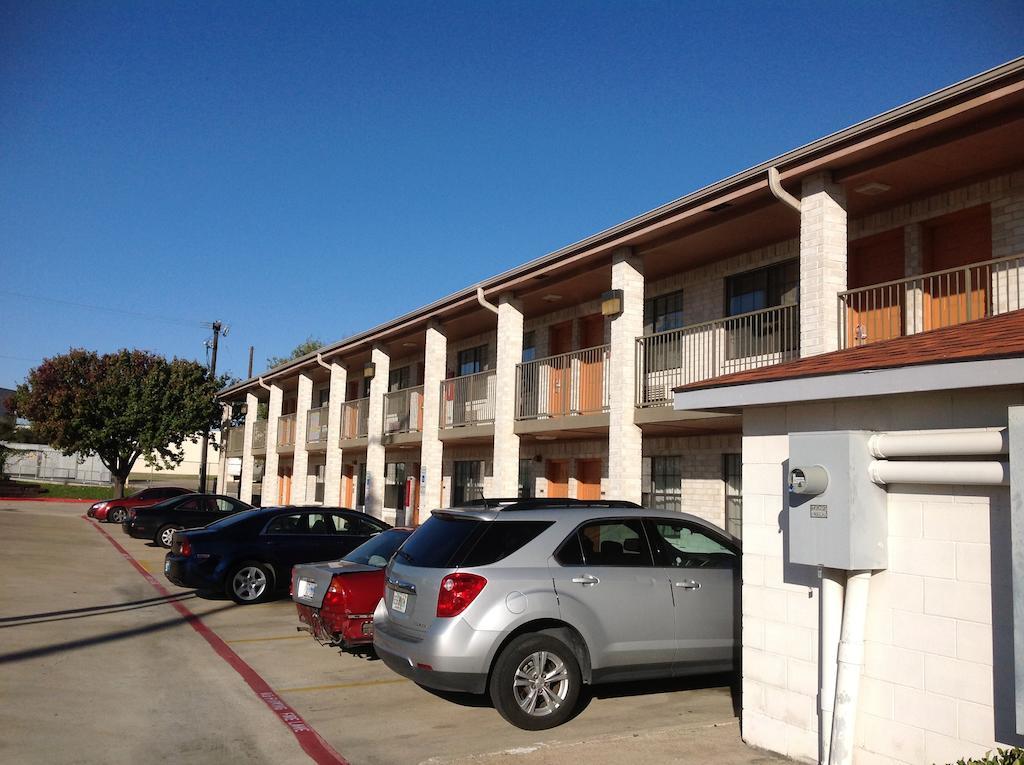 Heritage Inn Grand Prairie Bagian luar foto